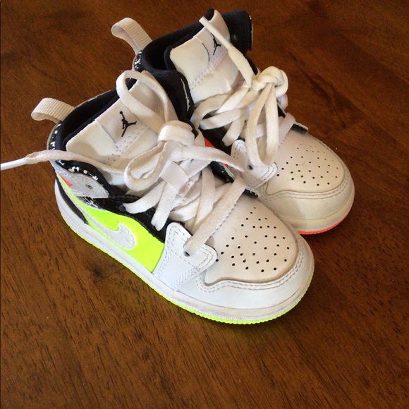 Size 6.0 shoes 40 each or 150 for all. - Picture 8 of 11